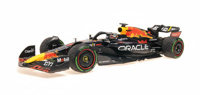 MiniChamps Red Bull RB18 1 Max Verstappen Japan 2022 127221801