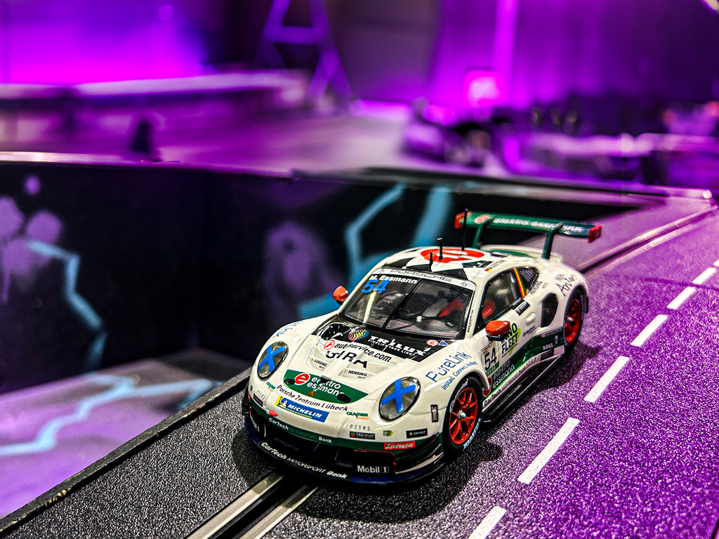 Carrera Digital Porsche 911 RSR CarTech Motorsport Bonk, Michael Essmann #54 32042