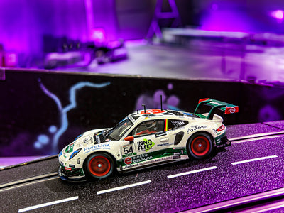 Carrera Digital Porsche 911 RSR CarTech Motorsport Bonk, Michael Essmann #54 32042