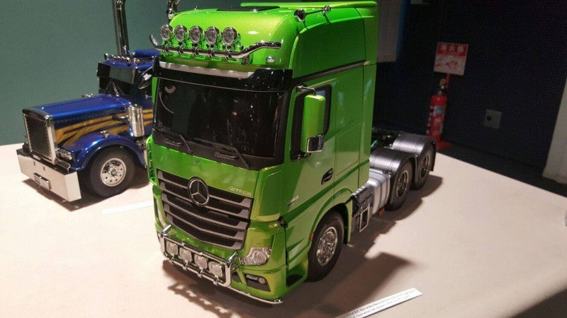 TAMIYA Camion Mercedes Actros 3363 6x4 Gigaspace RTR 23801