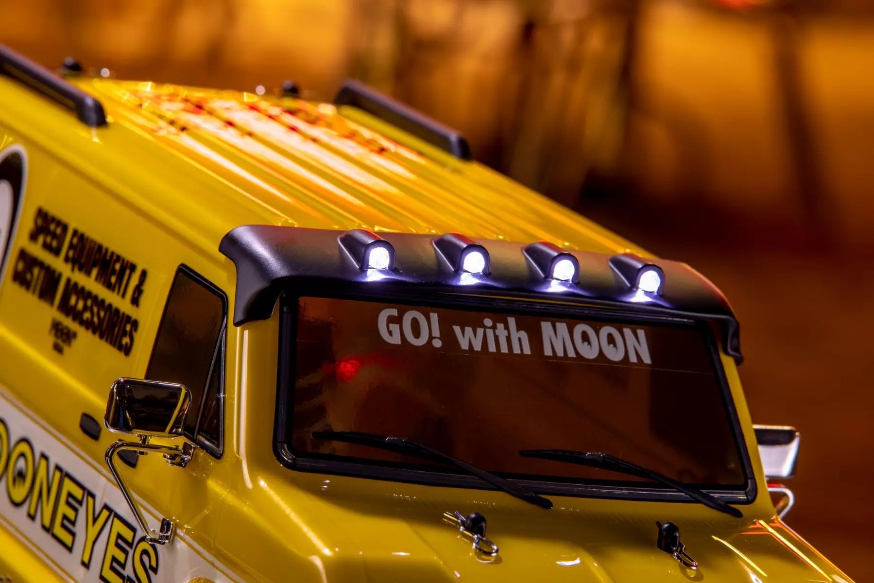 Kyosho Fazer FZ-02-L MadVan MOONEYES 4WD RTR 34413T1B