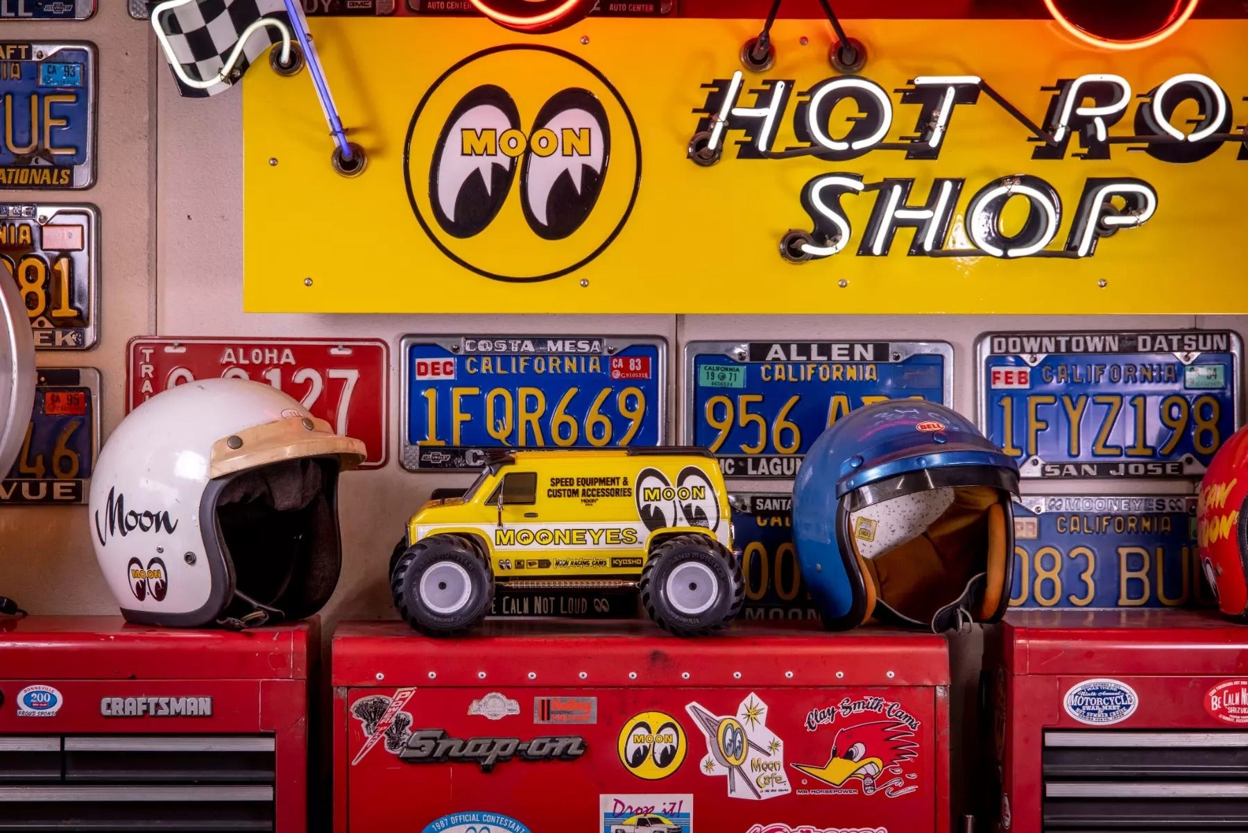 Kyosho Fazer FZ-02-L MadVan MOONEYES 4WD RTR 34413T1B