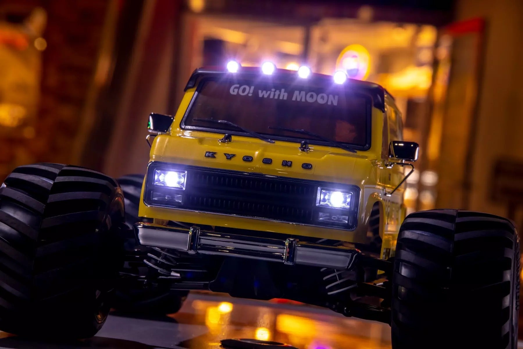 Kyosho Fazer FZ-02-L MadVan MOONEYES 4WD RTR 34413T1B