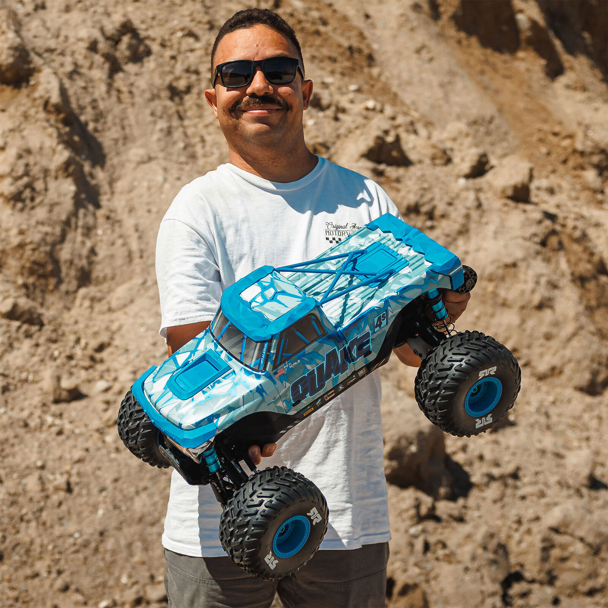 Arrma Monster Truck QUAKE 4S 4WD Brushless 1/8 RTR ARA4437