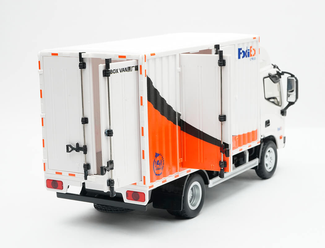 Huina 13-pyöräinen jakeluauto 1/18 RTR CY1524