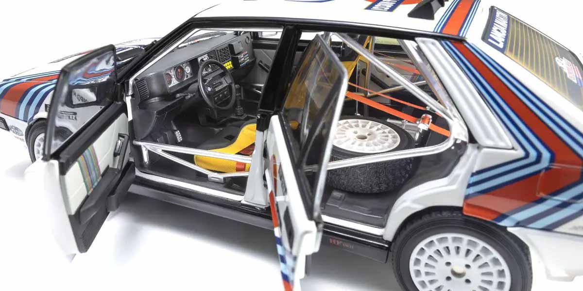 Kyosho Diecast Lancia Delta HF 4WD Rally Olympus 1987 Martini Rossi N°3 1/18 KS08960E