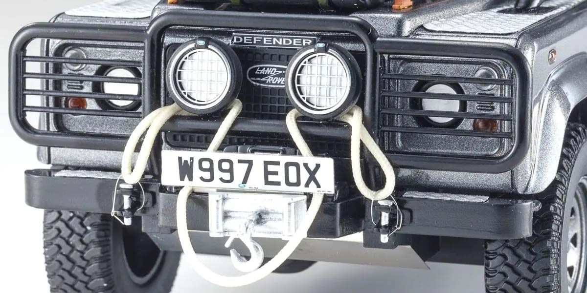 Kyosho Diecast Land Rover Defender 2001 Tomb Raider Edition 1/18 KSR08903TR