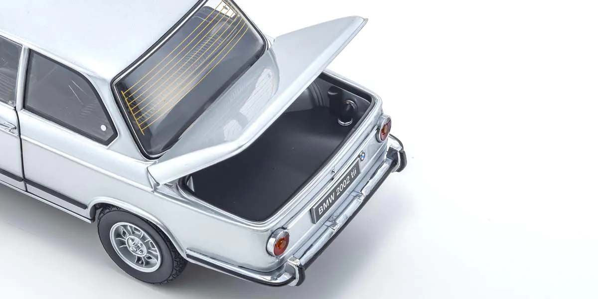 Kyosho Diecast BMW 2002 Tii 1972 Argent 1/18 KS08543S