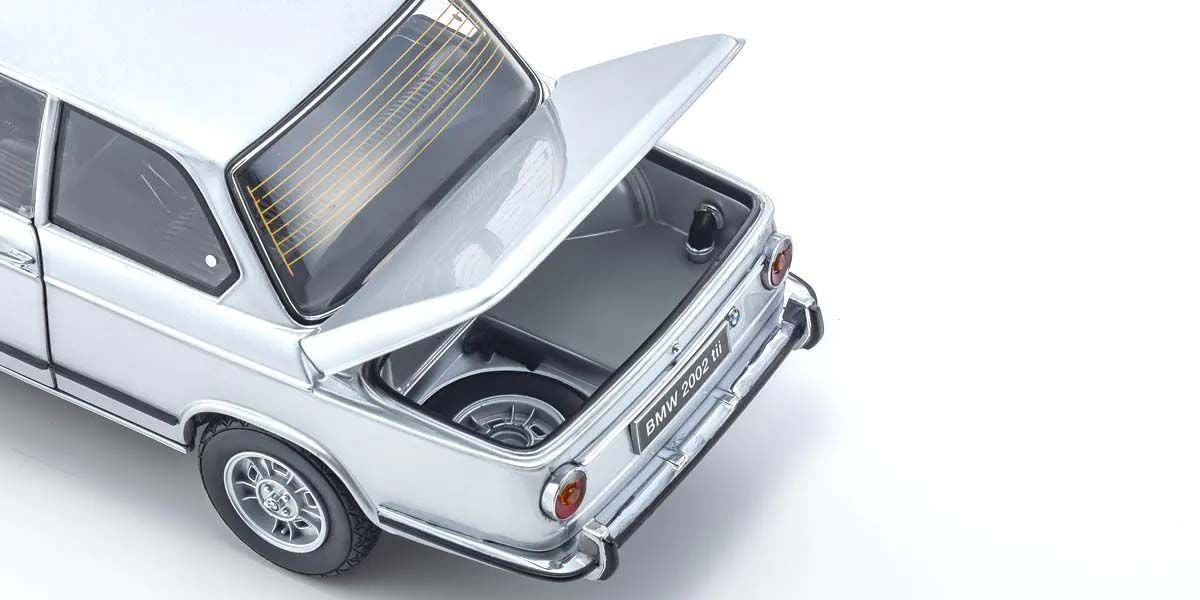 Kyosho Diecast BMW 2002 Tii 1972 Argent 1/18 KS08543S