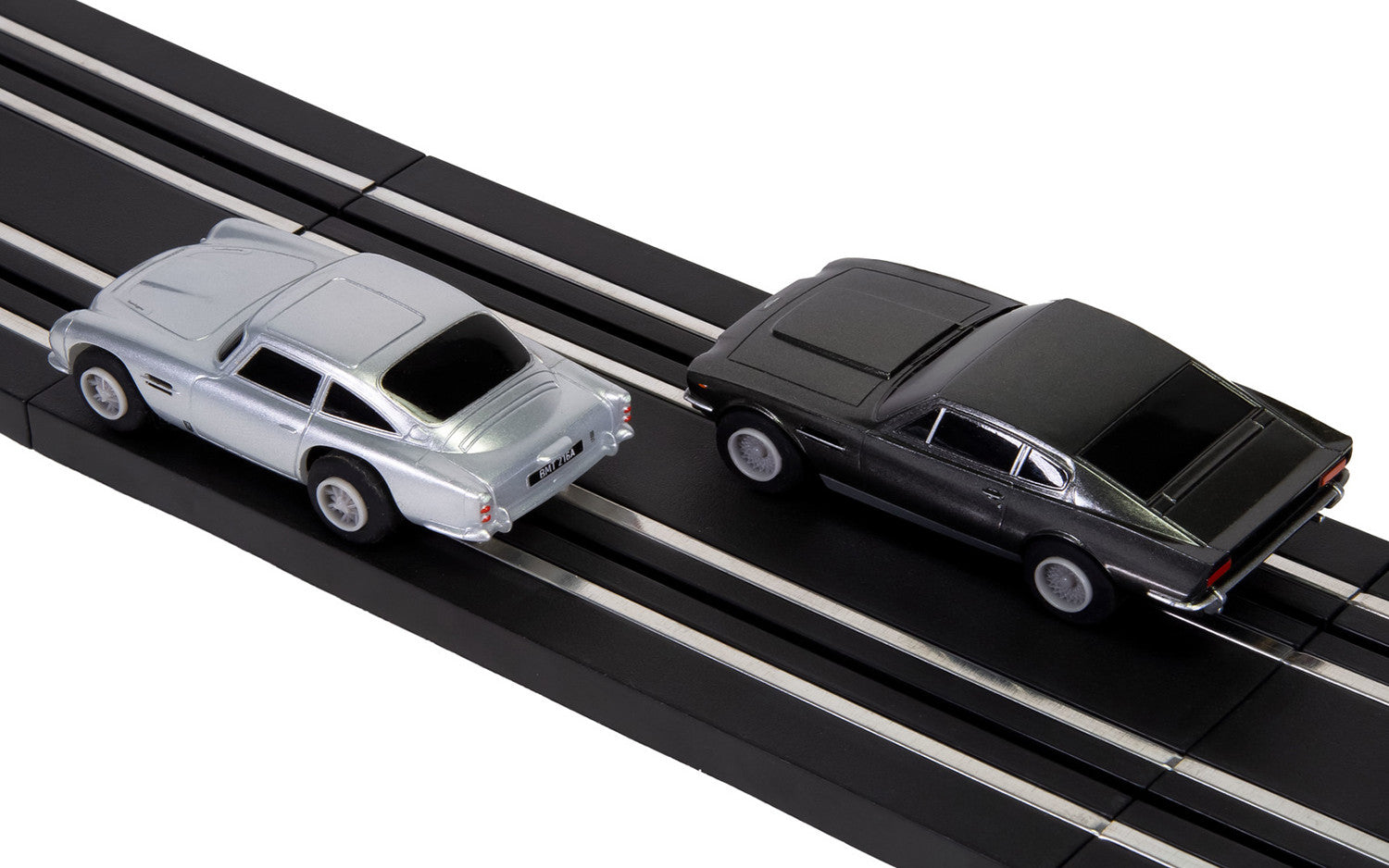 Scalextric Circuit James Bond 007 Aston Martin DB5 vs V8 G1171M