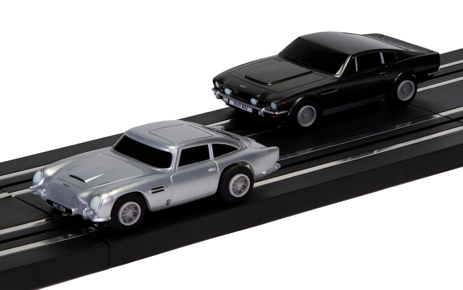 Scalextric Circuit James Bond 007 Aston Martin DB5 vs V8 G1171M