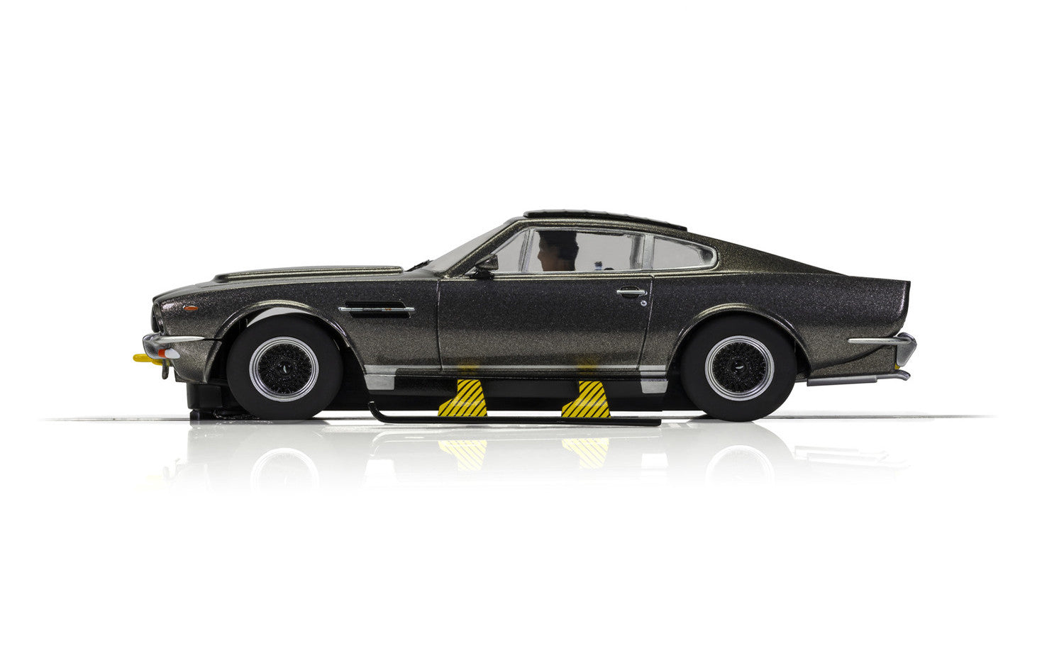 Scalextric Voiture James Bond Aston Martin V8 Standard C4239