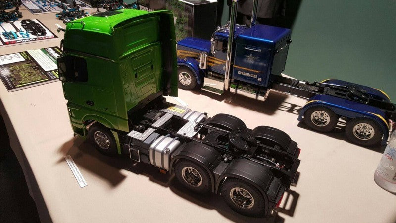 TAMIYA Camion Mercedes Actros 3363 6x4 Gigaspace RTR 23801